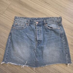 5/25$H&M Distressed Blue Denim Mini Skirt